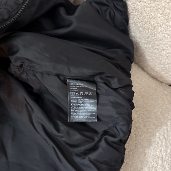 NWT H&M black cropped puffer vest - Picture 5 of 6